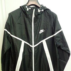 Mens Nike Sportswear Lightweight Performance Windrunner Sz M